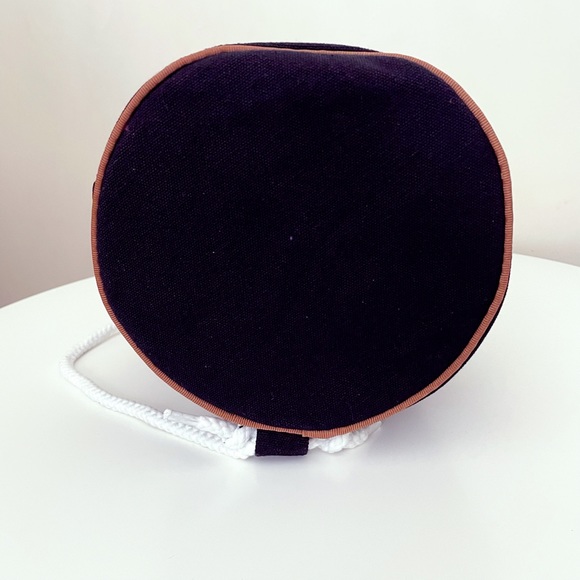 CHANEL Bucket Drawstring Shoulder Bag (Small Size) - Picture 4 of 6